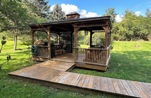 Simmonsville House | Tranquil Escape in New Castle