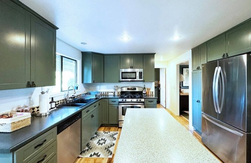 Eugene House | Tranquil Forest Hills House