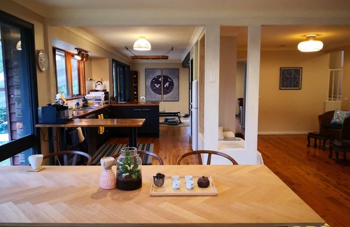 Woodford House | Tranquil getaway zen house with massive Japanese rock garden