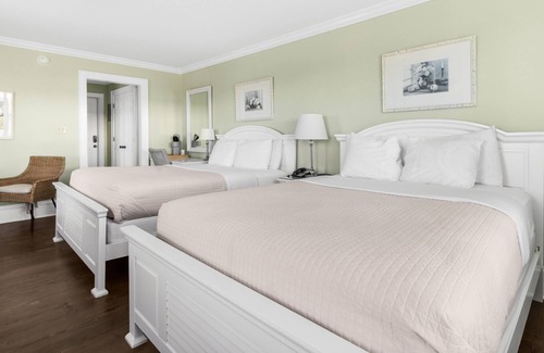 Historic Downtown Manteo Apartment | Tranquil House Inn - Downtown Waterfront Manteo - 2 Queens Premium Room 22