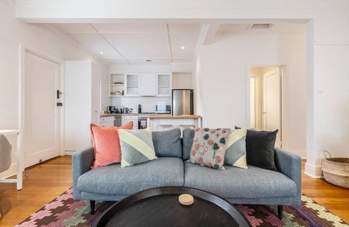 Prahran Apartment | Tranquil Inner east Haven Moments from High Street