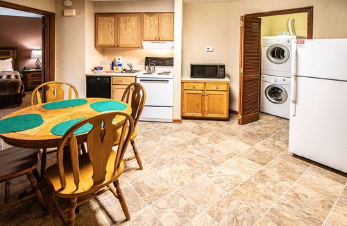 Lake Lure Condo | Tranquil Lake Lure Getaway Near Trails
