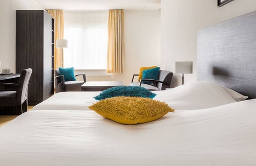 De Bult Hotel | Tranquil Nature Stay Near Giethoorn Canals & Weerribben-Wieden Trails