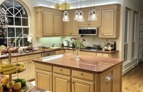 Parker Bed & Breakfast | Tranquil Neoclassical Bed & Breakfast near Southfork Ranch! Suite 1 & Suite 2