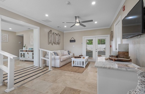 Tampa Villa | Tranquil Paradise on N Jamaica - 4BR Villa - 2 Miles to Tampa Bucs Stadium