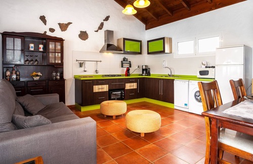 La Oliva House | Tranquil Villa Vista Malpei with Large Pool, Jacuzzi, Terrace, Garden & Wi-Fi; Parking Available