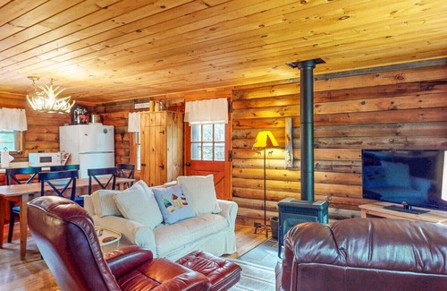 Boothbay Harbor House | Tranquil Woodland Retreat + Private Beach Access