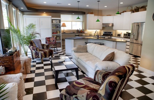 Lakewood House | TRAVELING FOR WORK POOL HOUSE w/heated pool and 2 hot tubs.
