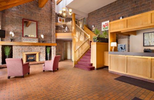 North Bay Hotel | Travelodge by Wyndham North Bay Lakeshore