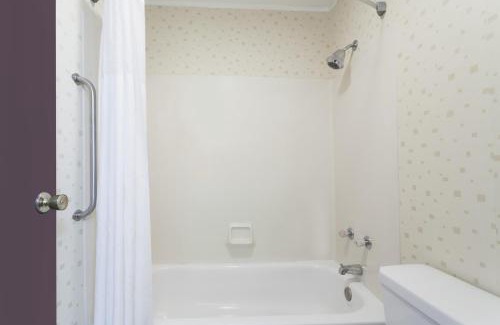 Seymour Hotel | Travelodge by Wyndham Seymour
