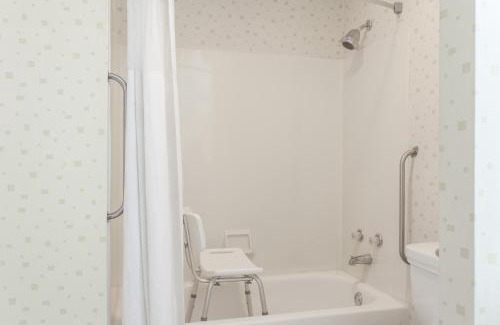 Seymour Hotel | Travelodge by Wyndham Seymour