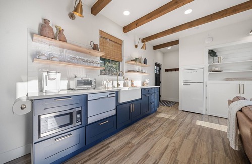 Lakeway House | Travis Treehouse, Private Couples Getaway