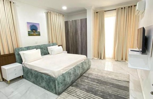 Lagos Apartment | TRE - The Gallery - 3 Bedrooms, Gym & Pool - WIFI - DSTV