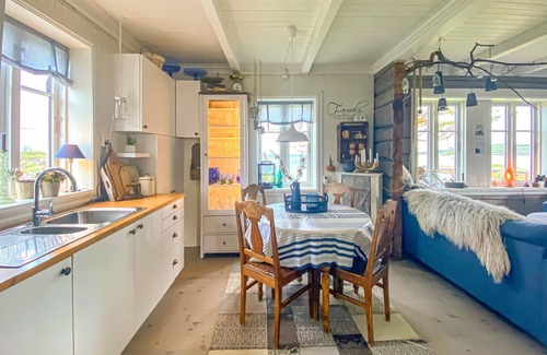 Bjarkoy Municipality House | Treat yourself to some time out in this beautiful holiday home with a fantastic natural backdrop.