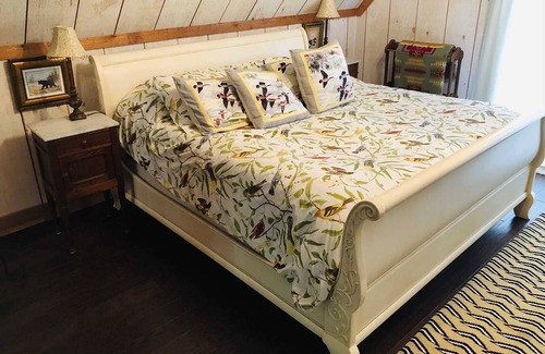 Tarpley Cottage | Tree House Cabin at 7 Canyons Ranch