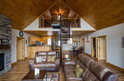 Luray Cabin | Tree Top cabin on the Shenandoah River
