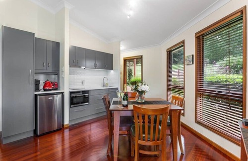 Ravensbourne Apartment | Tree Tops Luxury Studio