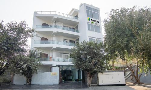 Noida Hotel | Treebo Fortune Home Expressway