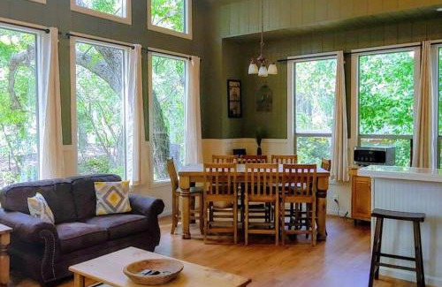 New Braunfels House | Treehouse 6 - Birdseye Perch