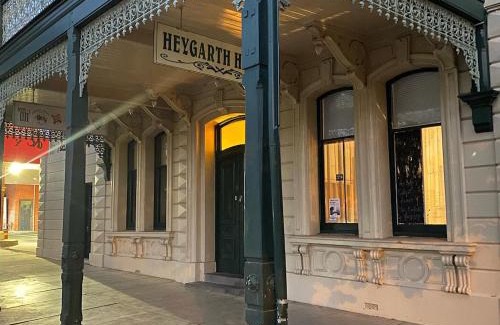 Echuca Apartment | Treehouse Hideouts - Ground Level - Heygarth House Townhouse - Port of Echuca