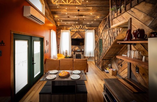 West Newton Cabin | Treehouse Hot tub custom