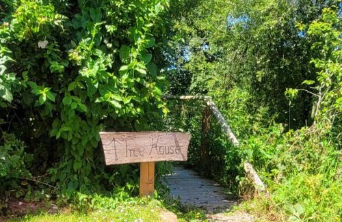 Black Torrington Apartment | Treehouse In Devon - riverside woodland hideaway