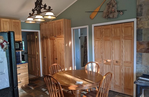 Au Train House | Treehouse on the river.