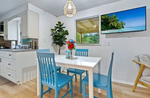 Siesta Key Condo | Treehouse WALK to Beach Siesta Key! Lake & Pool!