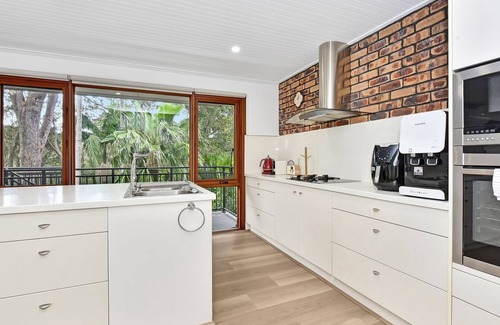 Caves Beach House | Treehouse Waterview - Experience the ultimate coastal escape