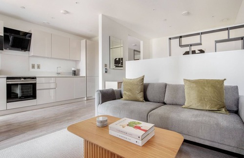 Whitechapel Apartment | Trendy 1BR Whitechapel w/Balcony and Gym, by Blueground