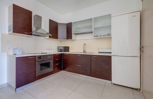 Tal-Ghoqod Apartment | Trendy 2BR Maisonette Near St. Julian's Hot Spots
