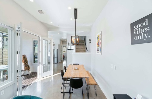 South Manchaca House | Trendy 3 bedroom in South Austin! Pet Friendly!