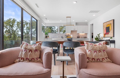 MLK House | Trendy East Austin Condo with Rooftop Deck + Downtown Views - Rayne