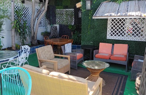 Madero Sur House | Trendy green Cabin