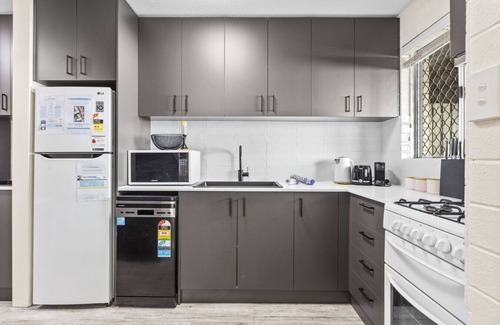 Wembley Apartment | Trendy townhouse on lake’s edge with lush parks!