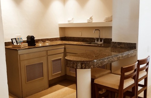 Barra Vieja Hotel | Tres Vidas Acapulco Suites