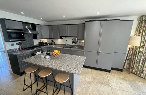 St Austell Cottage | Trewhiddle Villa 12 - a trewhiddle that sleeps 7 guests in 4 bedrooms