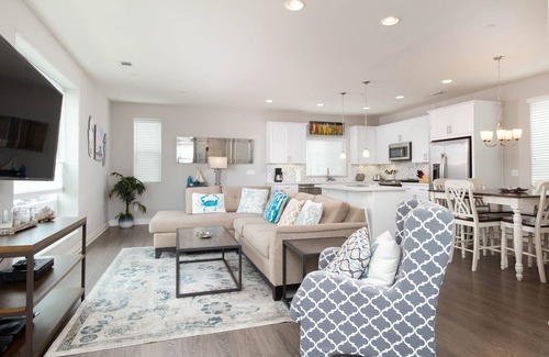 Downtown Condo | Tri-Level Ocean Views, Rooftop Deck - and More!