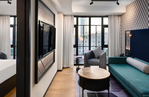 Daun Penh Hotel | TRIBE Phnom Penh Post Office Square