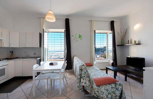 Varazze Apartment | Trilocale in villa vista mare Apt 1