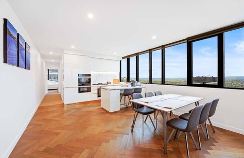 Box Hill Apartment | Trio Box Hill - Lux 3BR Penthouse Beauty w parking