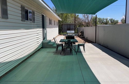 Hanksville House | Trista's Farmhouse 4-bedroom in Hanksville close to Lake Powell and Capitol Reef