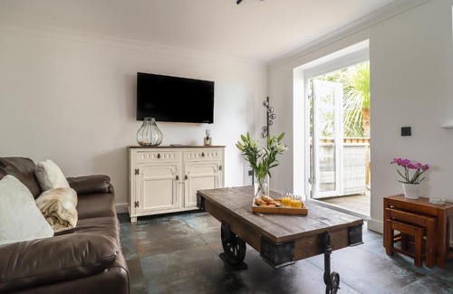Moelfre House | Tritons Retreat