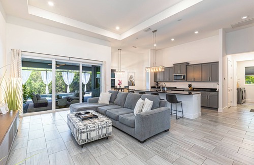Bonita Springs House | Tropical 4-bedroom Oasis on the river with Pool and Jacuzzi in Bonita Springs