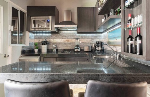 Acapulco House | "Tropical Enchantment" 100% comfort and convenience.