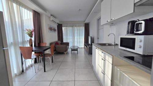 Pratumnak Hill Apartment | Tropical Garden A 1bedroom