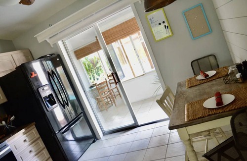 Fowlers House | Tropical Island Escape, Heated Pool, Beach, Disney, Kennedy Space Center, Cruise