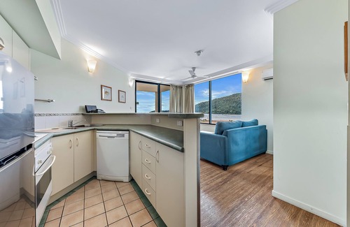 Airlie Beach Apartment | Tropical Marina views 1bedroom