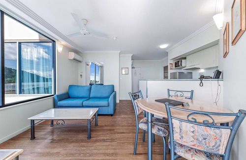 Airlie Beach Apartment | Tropical Marina views 1bedroom