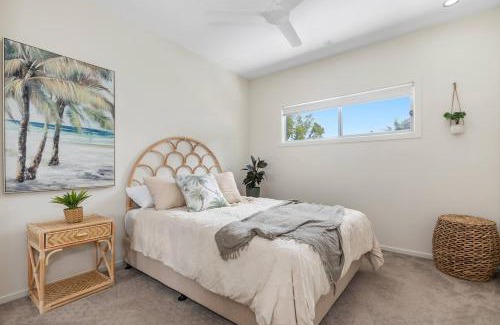Pottsville House | Tropical Oasis - Creekside Townhouse by uHoliday